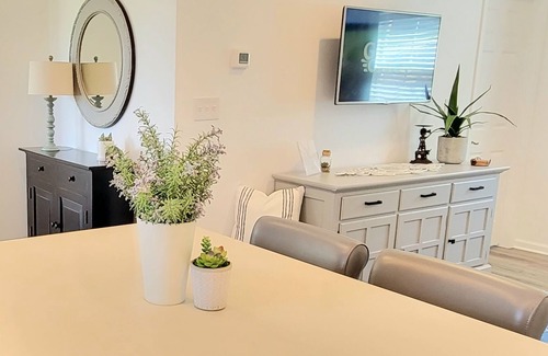 West Cave Estates House | Discover a Hill Country Cottage Near Wineries & Family Fun!