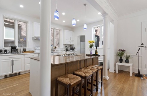 Hyde Park House | Historic Mansion Retreat on UChicago Campus with Spa Amenities