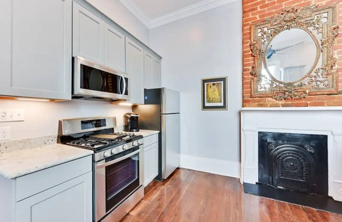 Faubourg Lafayette Cottage | Charming Historic New Orleans Cottage, Pet & Child Friendly