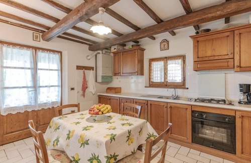 Castel del Piano House | Ideal 5-Bedroom Getaway in Castel del Piano GR