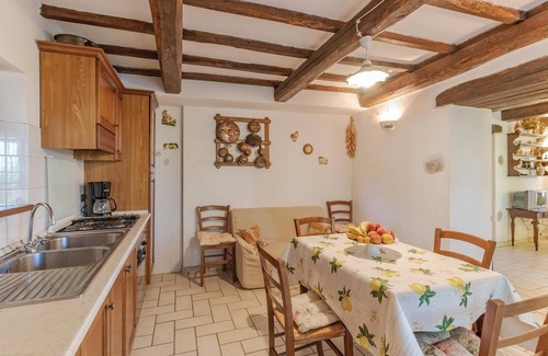 Castel del Piano House | Ideal 5-Bedroom Getaway in Castel del Piano GR