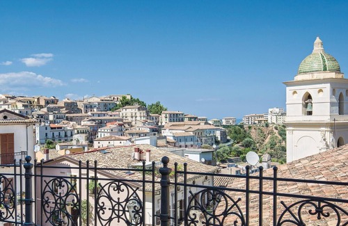 Rossano House | Cozy 8-Bedroom Getaway in Rossano Calabro with Pool
