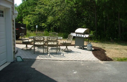 Berlin House | Beautiful Bayside Retreat: Pools, Kayak Dock & Proximity to Beach