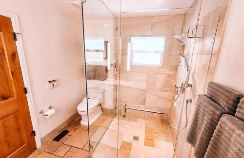 Broadmoor Villa | Charming Home by Broadmoor and Cheyenne Mtn Zoo