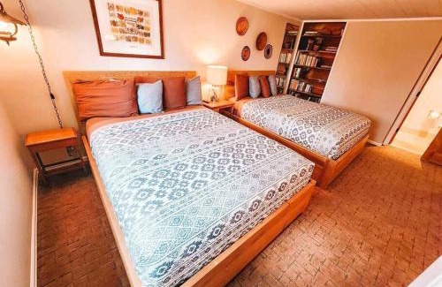 Broadmoor Villa | Charming Home by Broadmoor and Cheyenne Mtn Zoo