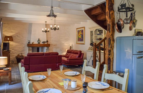 Quemper-Guezennec House | Family-Friendly Stone House with Garden & Lake View