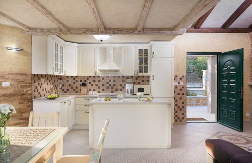 Kastel Kambelovac House | Relaxing 4-Bedroom Retreat in Kastel Kambelovac