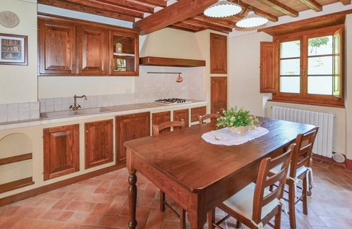Pieve di Chio House | Elegant 5-Bedroom Retreat in Castiglion F. AR with Pool