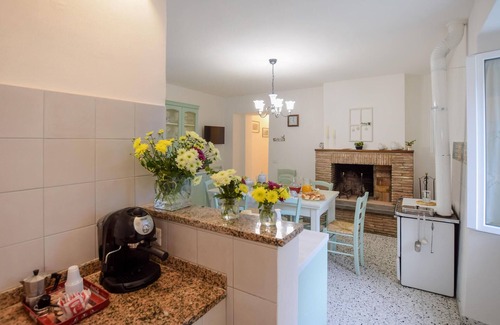 Montelovesco House | Inviting Cottage with Summer Kitchen and Pet-Friendly Amenities