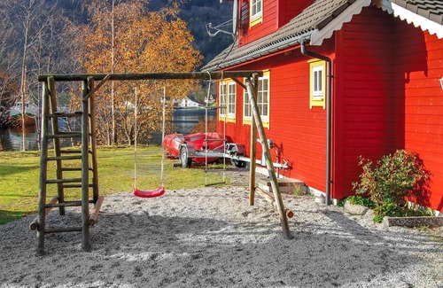Akra House | Tranquil Retreat on the Åkrafjord with Spa and Lake Views