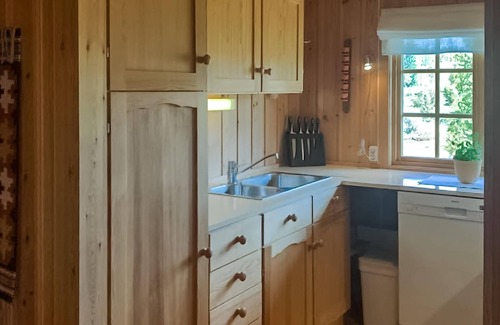 Al Municipality House | Cozy Family Retreat Near Nature with Lake View & Spa