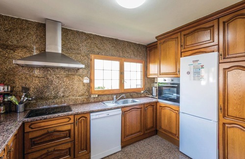 Alella House | Spacious 6-Bedroom Retreat with Oceanfront Views in Alella