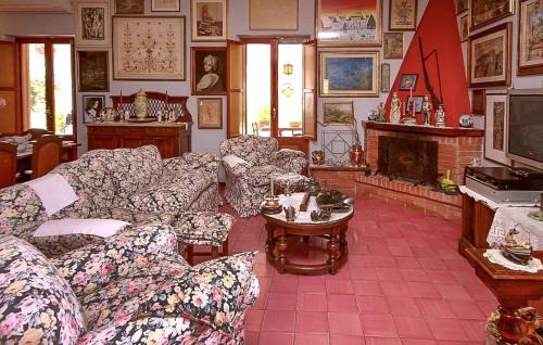 Tor San Lorenzo House | Inviting Home in Ardea with Family-Friendly Kitchen