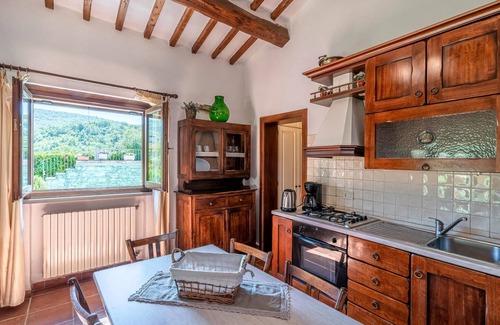 Antria House | Cozy Poolside Retreat in the Heart of Italy