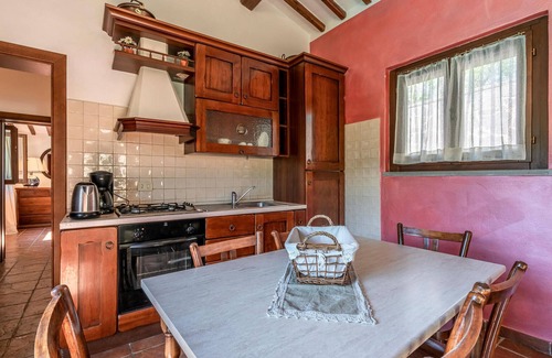 Antria House | Cozy Poolside Retreat in the Heart of Italy