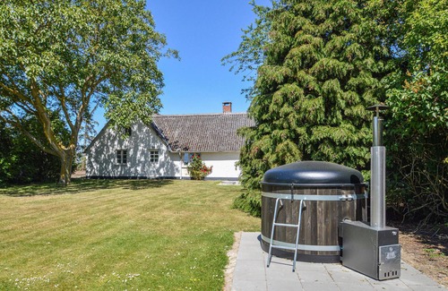 Maribo House | Spacious 4-Bedroom Retreat with Oceanfront Views in Askø