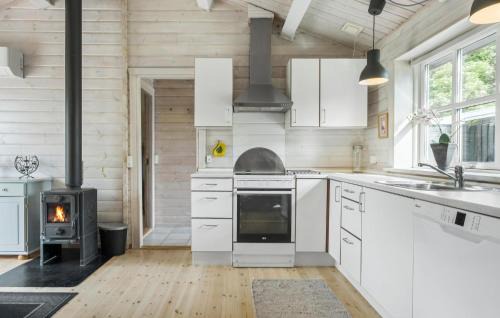 Hoeve Strand House | Inviting Home in Asns with Kitchen for Family Getaways
