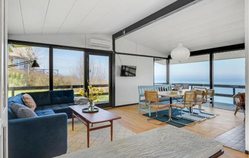Hoeve Strand House | Picturesque Sea View Home in Asnæs - Pet Friendly Retreat