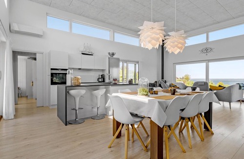 Hoeve Strand House | Discover Relaxation in a Vacation Home with Ocean Views