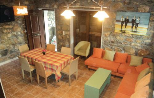 Paralia House | Cozy Retreat in Astros Peloponnese with Pool & Kitchen