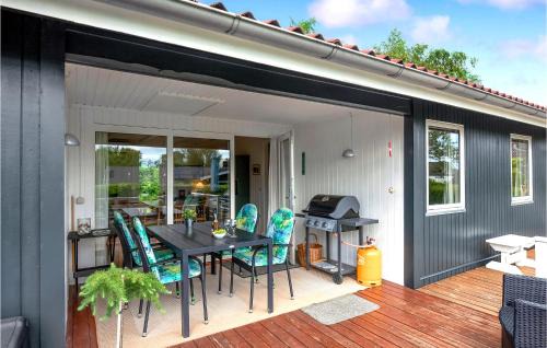 Hvidbjerg Strand House | Modern Home in Børkop with Family-Friendly Kitchen