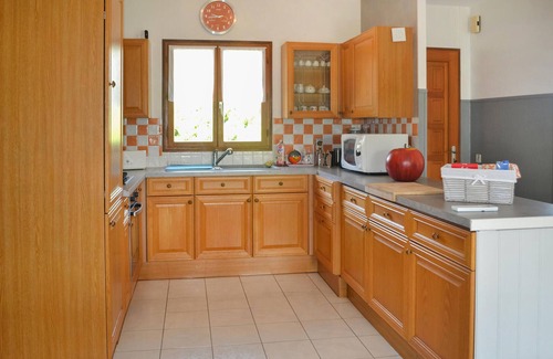 Blis-et-Born House | Enjoy a Family Getaway in a Poolside Vacation Home