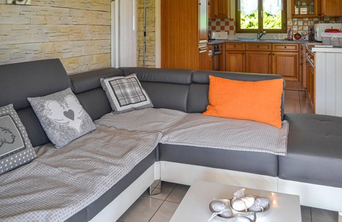 Blis-et-Born House | Enjoy a Family Getaway in a Poolside Vacation Home