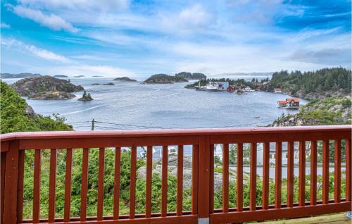 Selbjorn House | Inviting Bekkjarvik Home with Wifi for Family Comfort