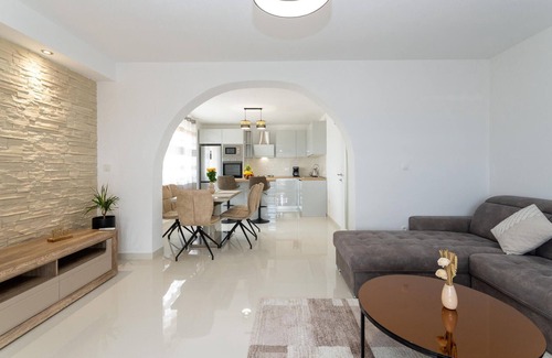 Benkovac House | Family-Friendly 2 Bedroom Stay in Benkovac with Pool