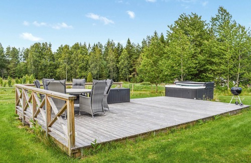 Braas House | Revitalize Your Spirit in Scenic Lake View Retreat
