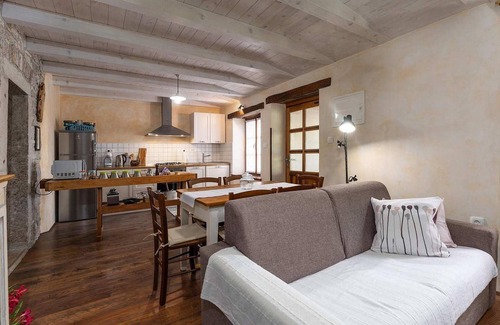 Buzet House | Exceptional 2-Bedroom Stay in Buzet with Pool & Spa