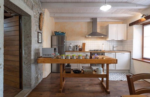 Buzet House | Exceptional 2-Bedroom Stay in Buzet with Pool & Spa