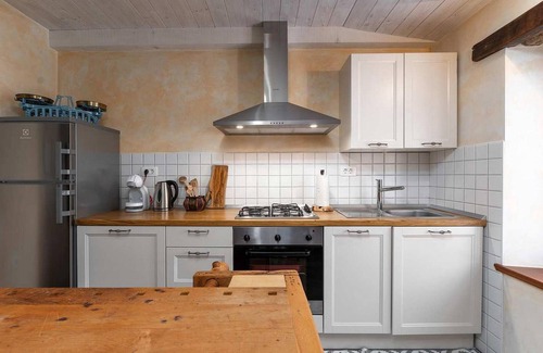 Buzet House | Exceptional 2-Bedroom Stay in Buzet with Pool & Spa