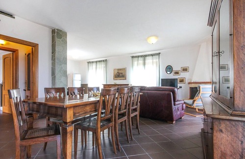 Castellabate House | Inviting Vacation Home: Relaxing Stay with Lake Views