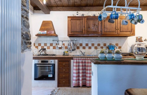 Comano House | Spacious 3-Bedroom Accommodation in Comano with Pool