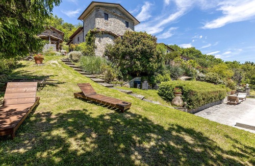 Comano House | Spacious 3-Bedroom Accommodation in Comano with Pool