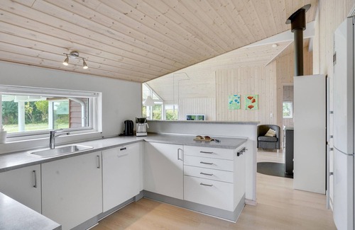 Dannemare House | Relax in a Cozy Beachside Wooden House with Ocean Views