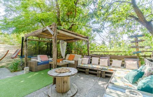 Dego House | Pet-Friendly Retreat in Dego with Fully Equipped Kitchen
