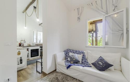 Dego House | Pet-Friendly Retreat in Dego with Fully Equipped Kitchen