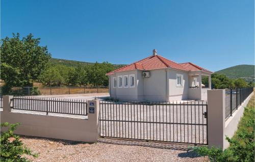 Dicmo House | Charming Home in Dicmo with Pool and High-Speed Wifi