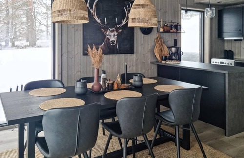 Øvre Ramse House | Relax in Nature: Delightful Vacation Home with Lake View