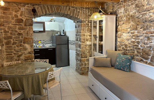 Cove Donja Krusica (Donje selo) House | Authentic Stone House with Pool Awaits You on Solta