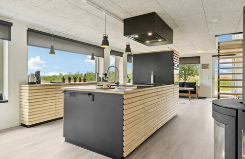 Helnæs By House | Spacious 6-Bedroom Accommodation with Oceanfront Views