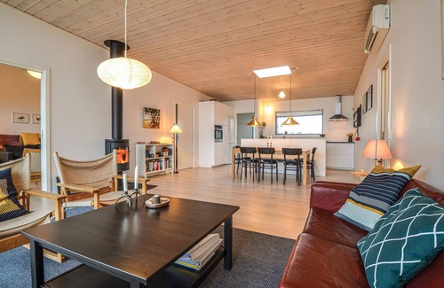 Femmøller House | Beachfront Vacation Home with Ocean Views and Spa Amenities