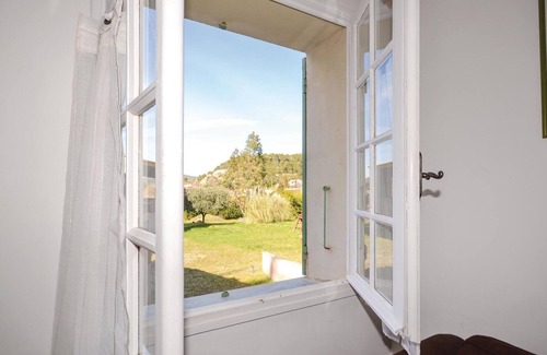 Entrechaux House | Pet-Friendly 1 Bedroom Retreat with Lake View in Entrechaux