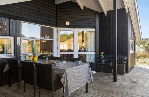 Rindby Strand House | Inviting Cottage with Ocean View Near Fanø Bath