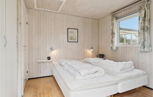 Hvalpsund House | Cozy Home in Farsø with Kitchen and Child-Friendly Amenities