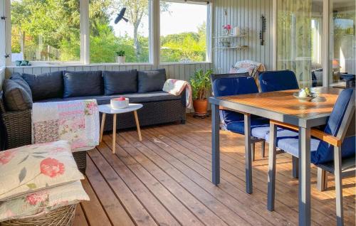 Hvalpsund House | Cozy Home in Farsø with Kitchen and Child-Friendly Amenities