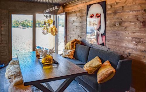 Fitjar House | Cozy Home With Kitchen and Ocean View in Fitjar