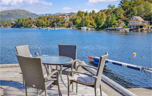 Fitjar House | Cozy Home With Kitchen and Ocean View in Fitjar